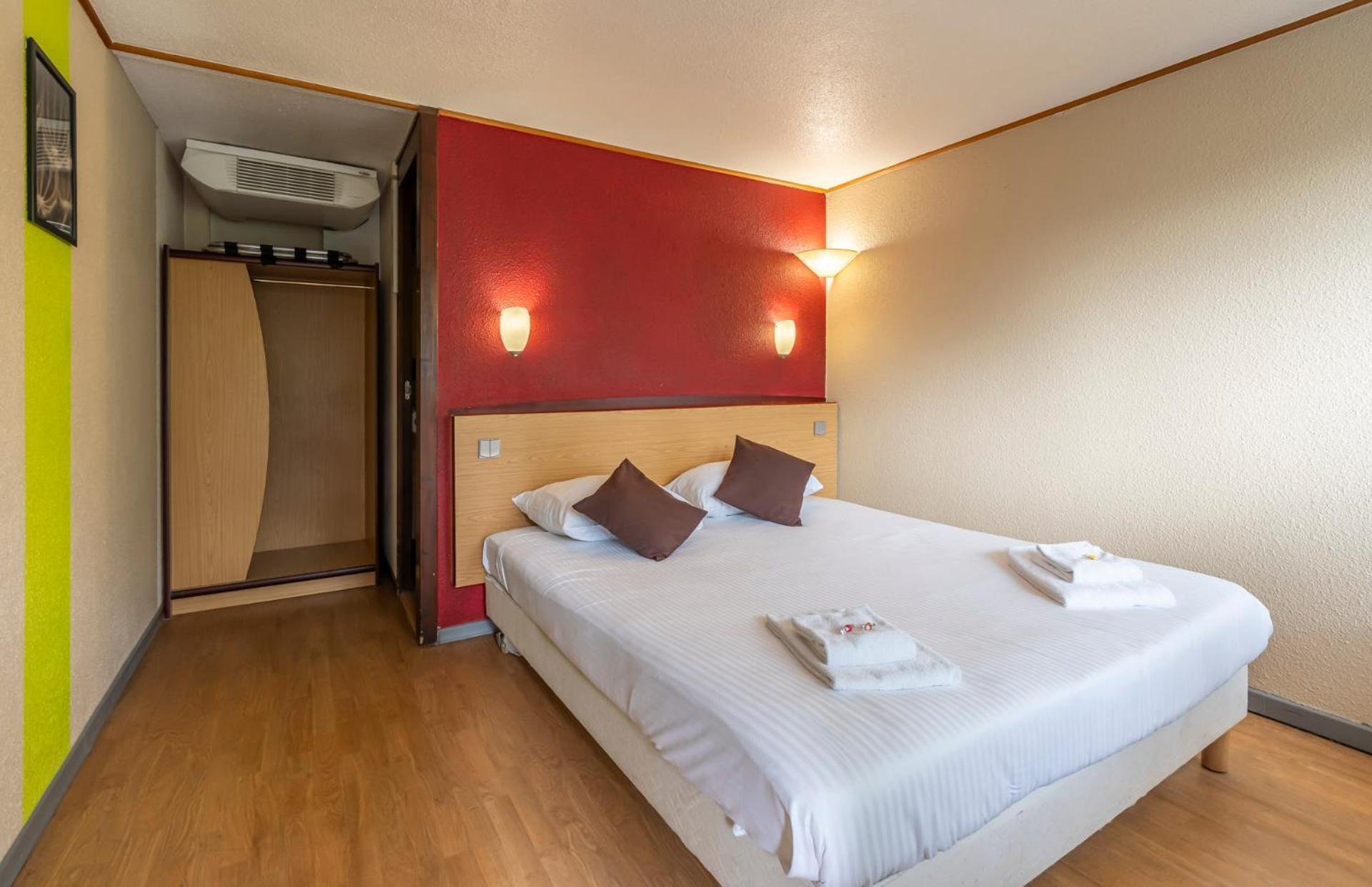 Отель Sleep & Go Brugge Экстерьер фото