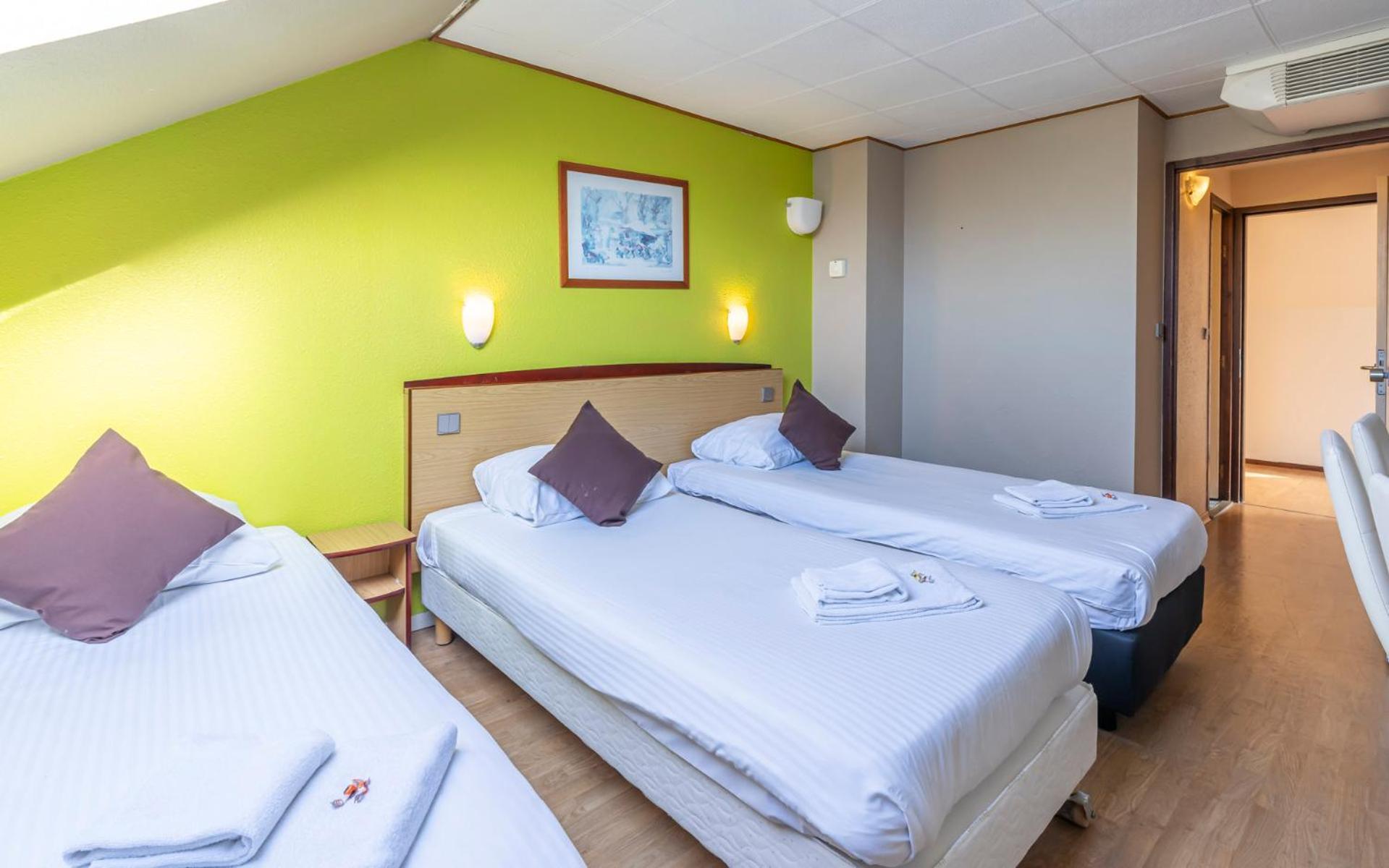 Отель Sleep & Go Brugge Экстерьер фото