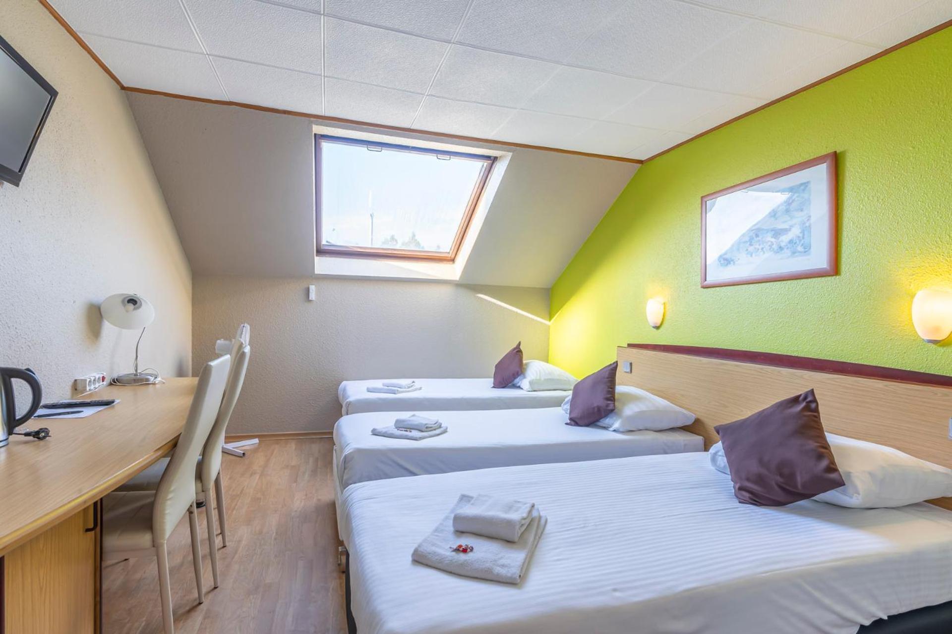 Отель Sleep & Go Brugge Экстерьер фото