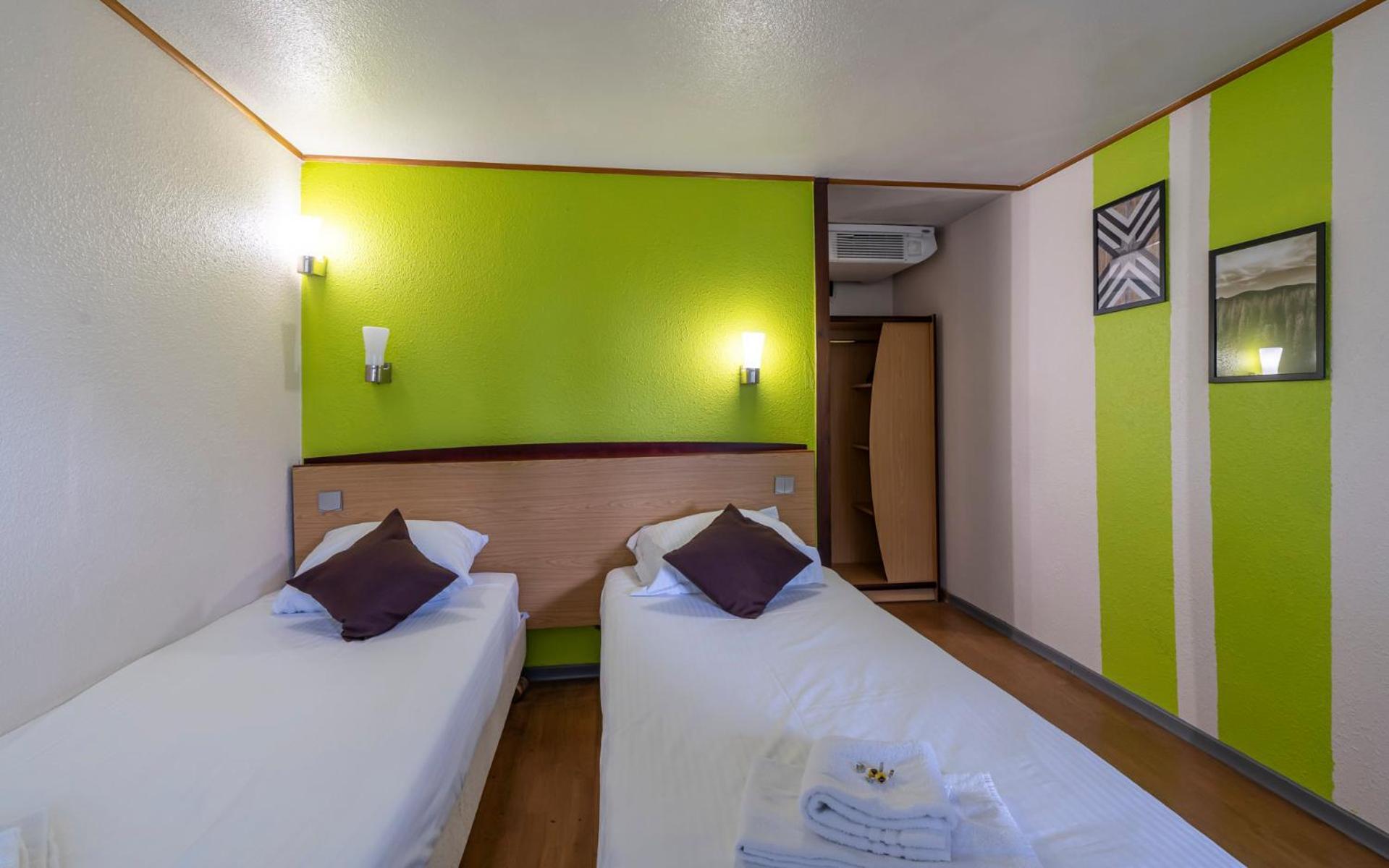Отель Sleep & Go Brugge Экстерьер фото
