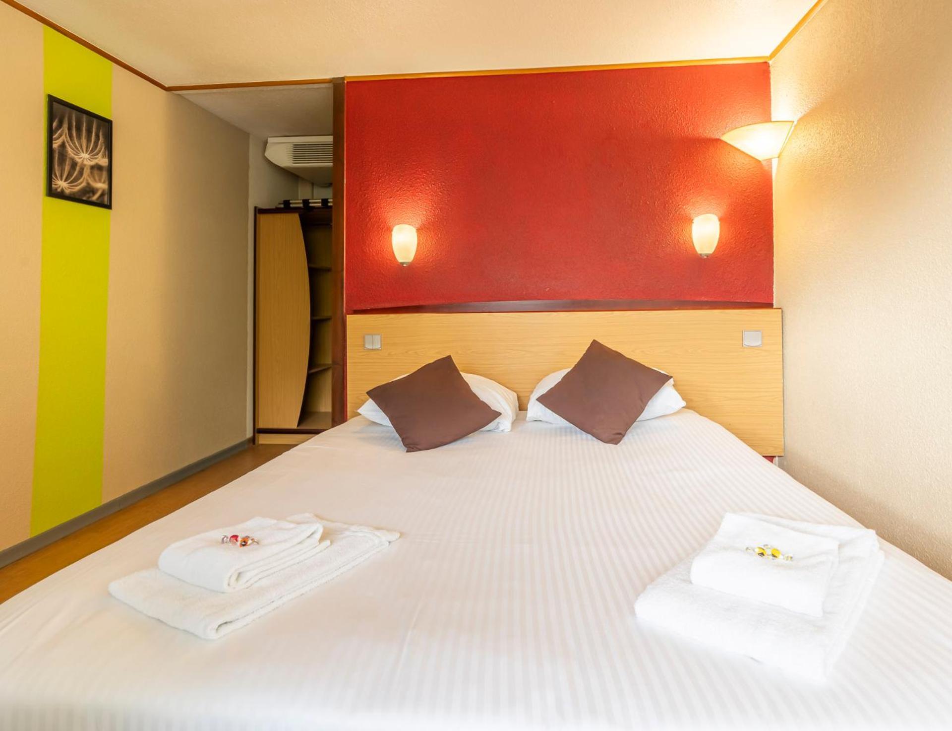 Отель Sleep & Go Brugge Экстерьер фото