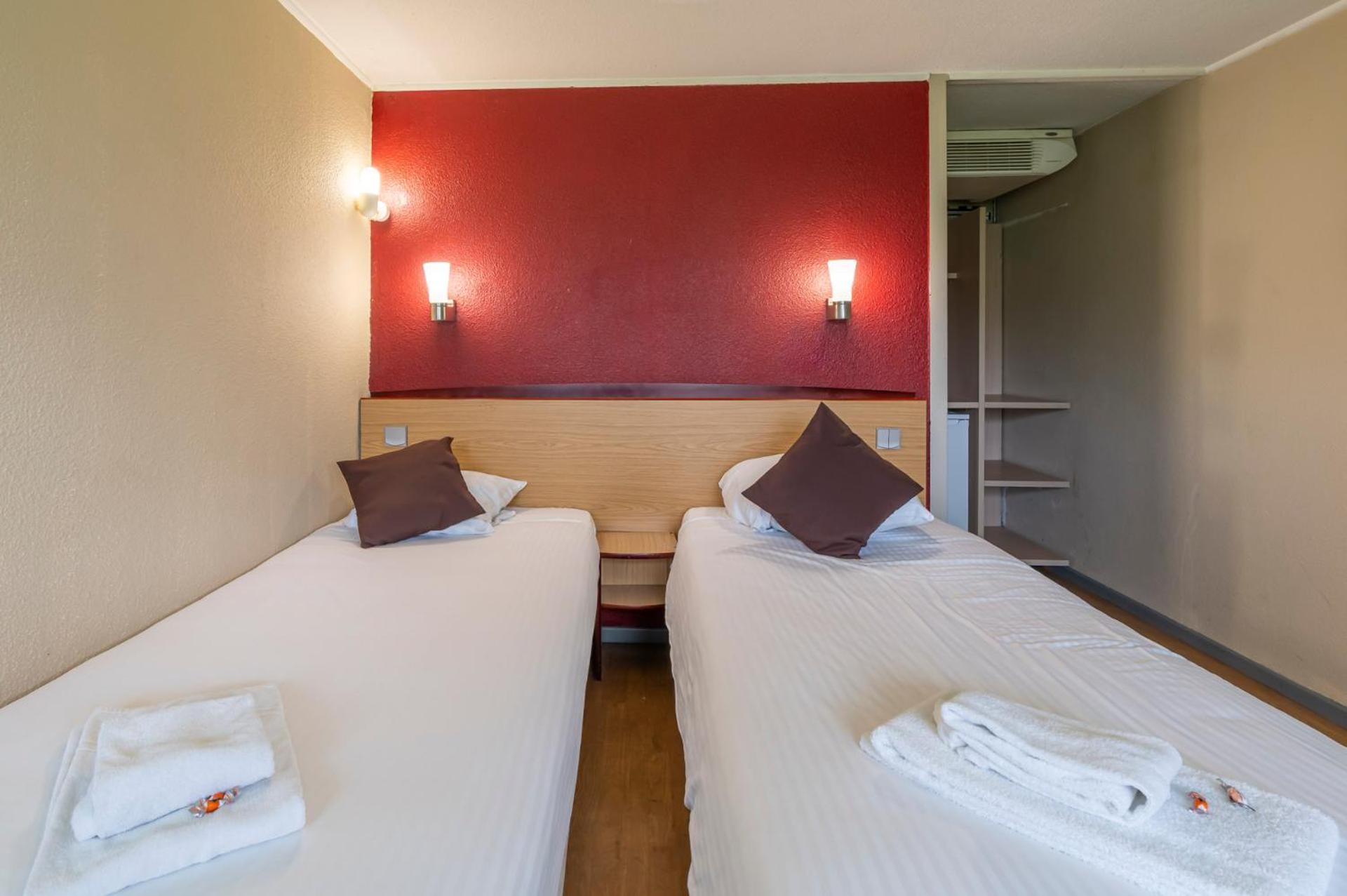 Отель Sleep & Go Brugge Экстерьер фото