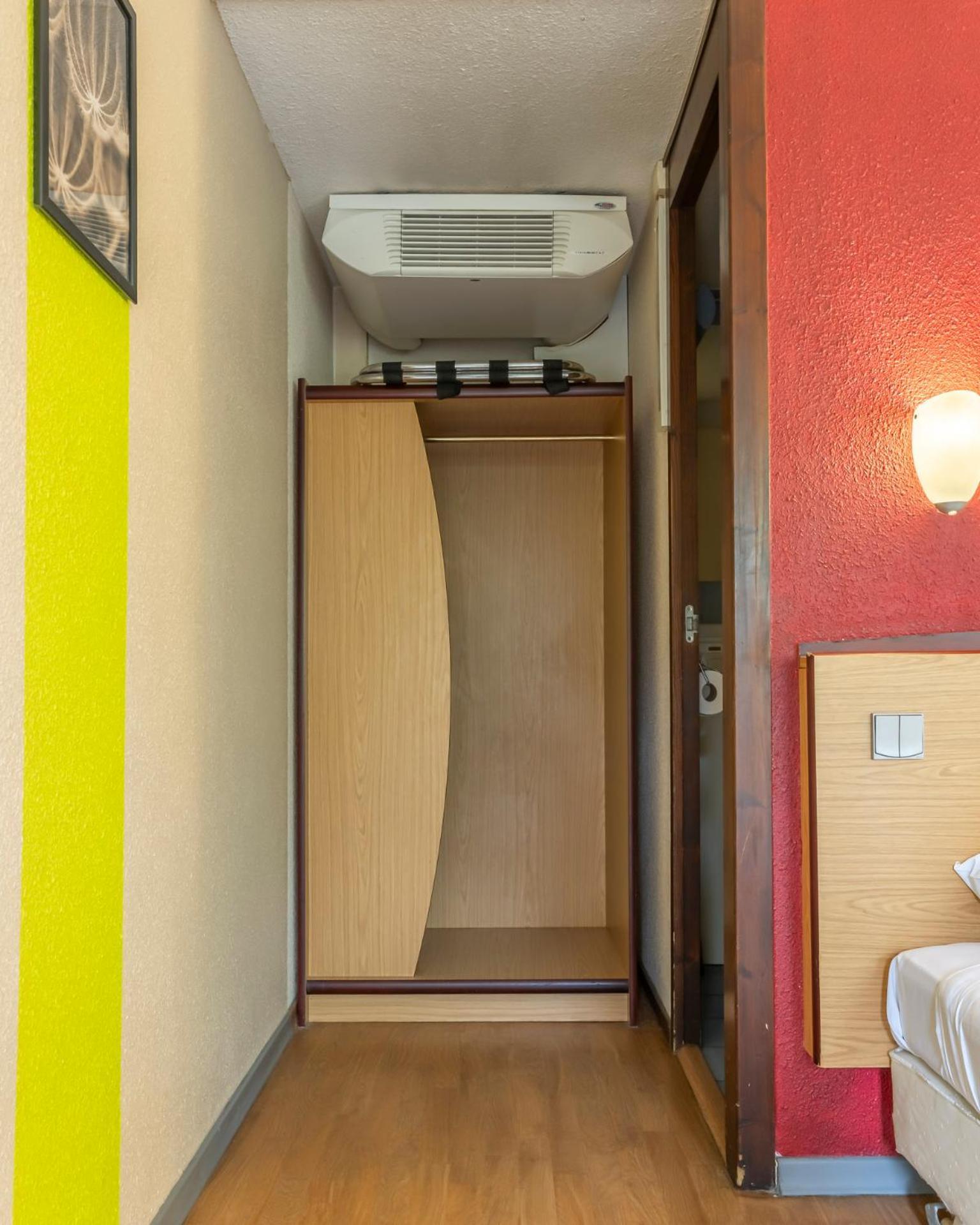 Отель Sleep & Go Brugge Экстерьер фото