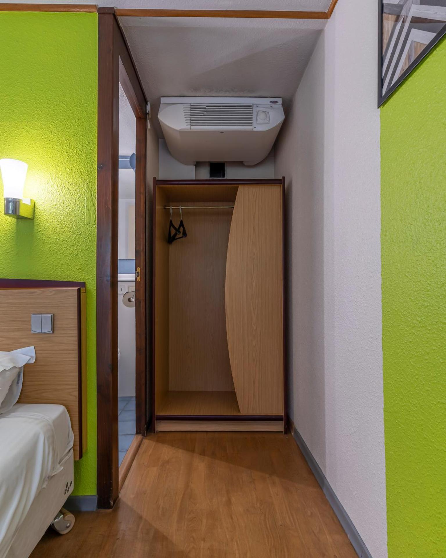 Отель Sleep & Go Brugge Экстерьер фото