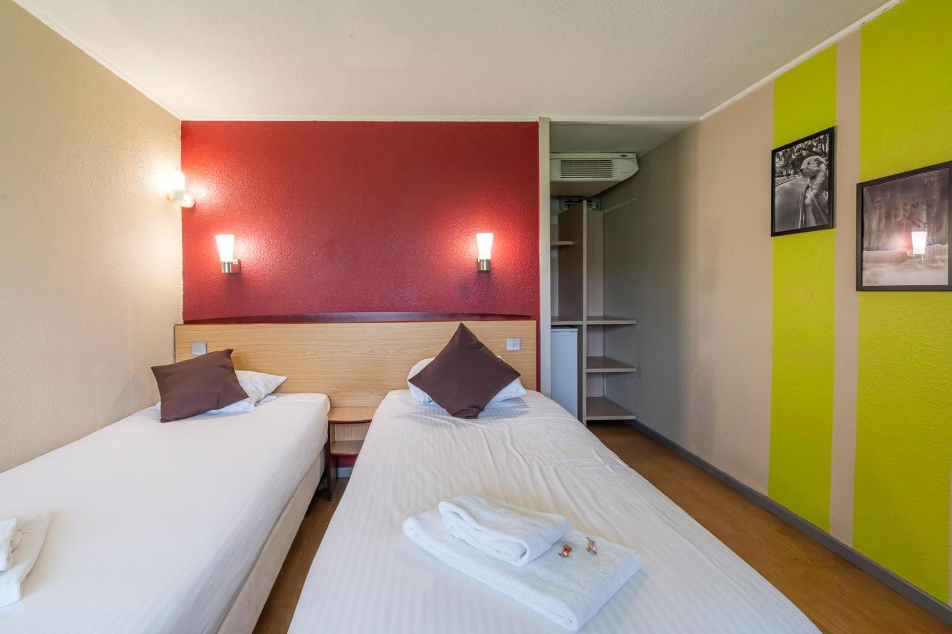 Отель Sleep & Go Brugge Экстерьер фото