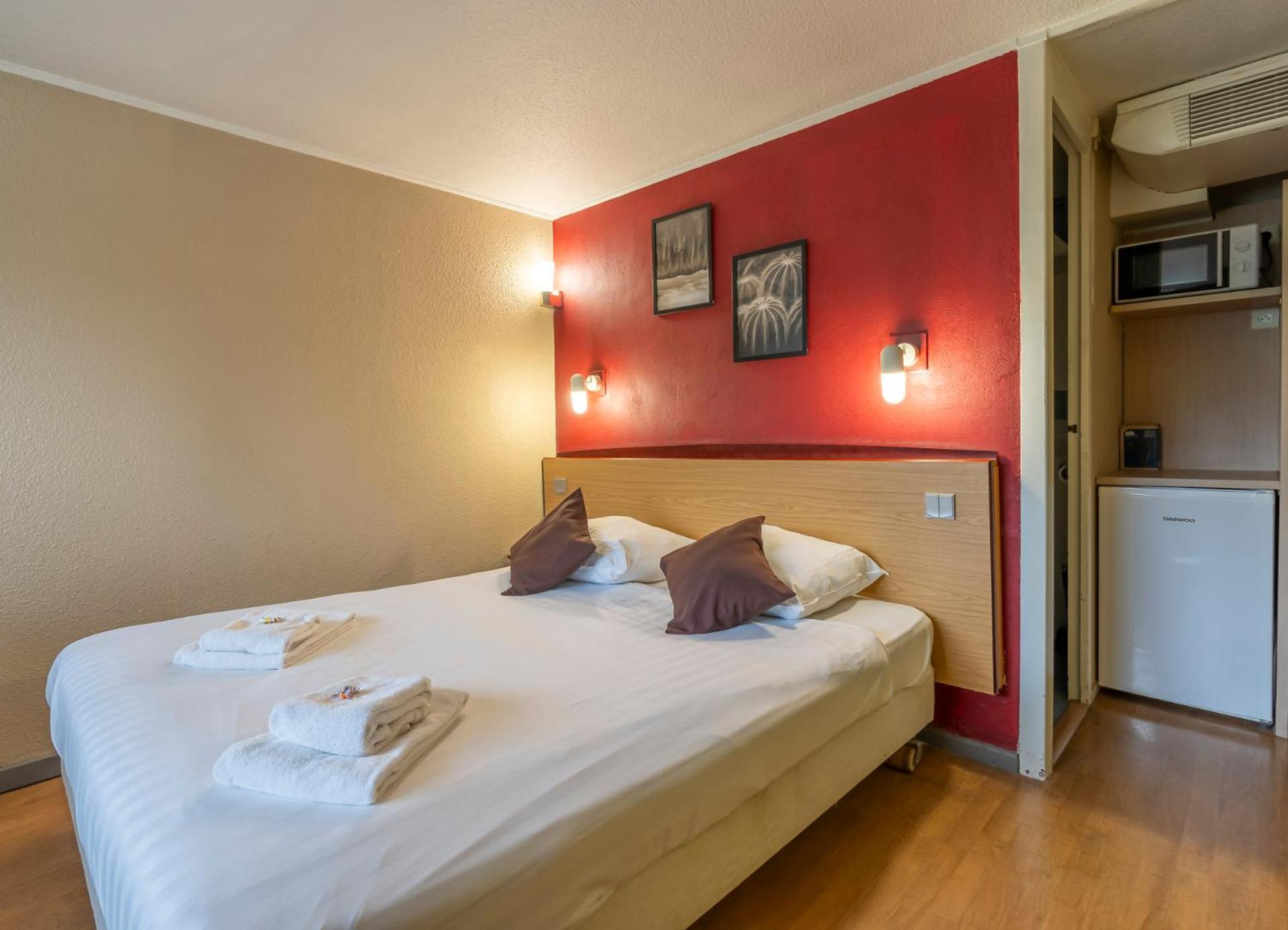 Отель Sleep & Go Brugge Экстерьер фото